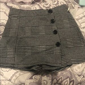 Bought from forever 21! Skort. Brand:Irish basic